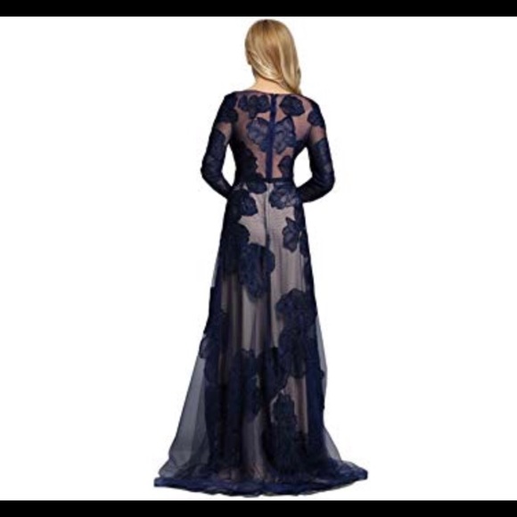 🆕Long Sleeve Embroidery Lace Evening Gown - Picture 2 of 5